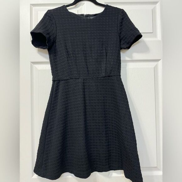 Theory A-Line Black Textured Knee Length Short Sleeves Dress Women’s Sz 6 EUC - Picture 1 of 10